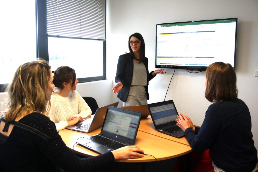 Le suivi et la traçabilité des colis jouent un rôle crucial pour les clients et pour les marques